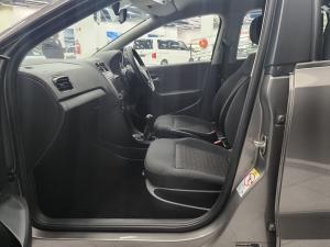 Volkswagen Polo Vivo hatch 1.4 Trendline - Image 7