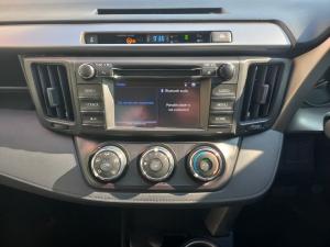 Toyota RAV4 2.0 GX auto - Image 13