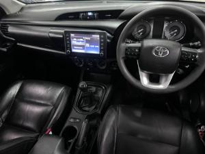 Toyota Hilux 2.4GD-6 single cab 4x4 Raider manual - Image 4