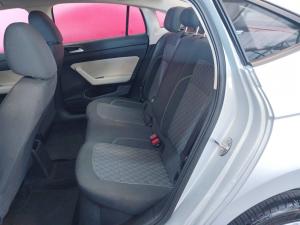 Volkswagen Polo sedan 1.6 manual - Image 12