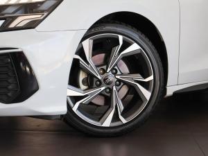 Audi A3 sedan 35TFSI S line - Image 3