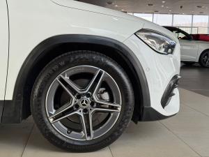 Mercedes-Benz GLA GLA200 Progressive - Image 4