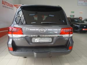Toyota Land Cruiser 200 4.5D-4D V8 VX-R - Image 5