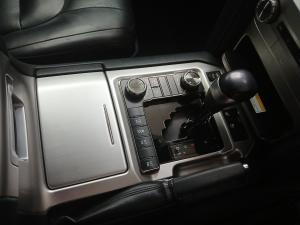 Toyota Land Cruiser 200 4.5D-4D V8 VX-R - Image 10