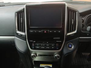 Toyota Land Cruiser 200 4.5D-4D V8 VX-R - Image 11