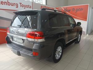 Toyota Land Cruiser 200 4.5D-4D V8 VX-R - Image 2