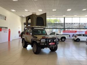 Toyota Land Cruiser 76 4.5D-4D V8 station wagon LX - Image 1
