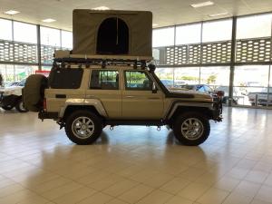 Toyota Land Cruiser 76 4.5D-4D V8 station wagon LX - Image 3