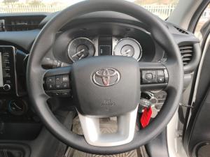 Toyota Hilux 2.4GD-6 double cab Raider manual - Image 8