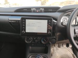 Toyota Hilux 2.4GD-6 double cab Raider manual - Image 14