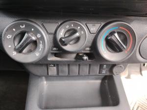 Toyota Hilux 2.4GD-6 double cab Raider manual - Image 15