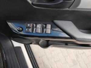 Toyota Hilux 2.4GD-6 double cab Raider manual - Image 24