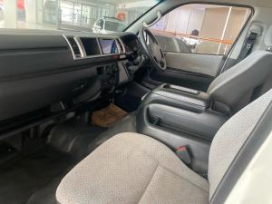 Toyota Hiace 2.5D-4D bus 14-seater GL - Image 7