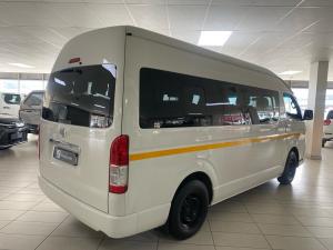Toyota Hiace 2.5D-4D bus 14-seater GL - Image 2