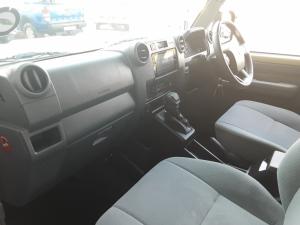 Toyota Land Cruiser 79 2.8 GD-6D/C automatic - Image 7