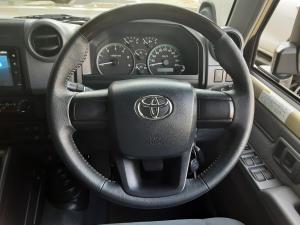 Toyota Land Cruiser 79 2.8 GD-6D/C automatic - Image 8