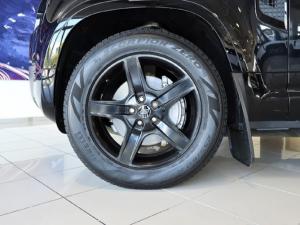 Land Rover Defender 110 D300 X-Dynamic HSE - Image 12
