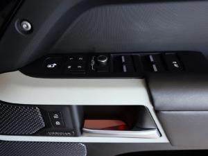 Land Rover Defender 110 D300 X-Dynamic HSE - Image 22