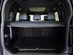 Land Rover Defender 110 D300 X-Dynamic HSE - Image 8