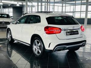 Mercedes-Benz GLA GLA220d 4Matic Style - Image 10