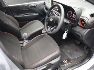 Hyundai Grand i10 1.2 Premium hatch - Image 9
