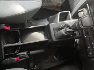 Toyota Land Cruiser 79 2.8GD-6 double cab - Image 9