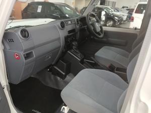 Toyota Land Cruiser 79 2.8GD-6 single cab auto - Image 7