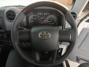 Toyota Land Cruiser 79 2.8GD-6 single cab auto - Image 8