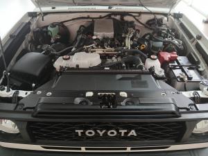 Toyota Land Cruiser 79 2.8GD-6 single cab auto - Image 14