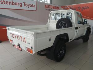 Toyota Land Cruiser 79 2.8GD-6 single cab auto - Image 2