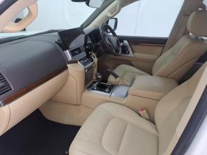 Toyota Land Cruiser 200 4.5D-4D V8 VX - Image 7
