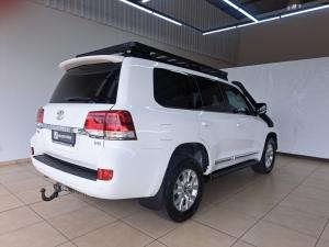 Toyota Land Cruiser 200 4.5D-4D V8 VX - Image 2