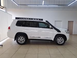 Toyota Land Cruiser 200 4.5D-4D V8 VX - Image 3