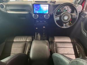 Jeep Wrangler Unlimited 3.6L Polar Edition - Image 11