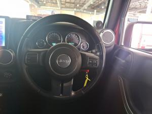 Jeep Wrangler Unlimited 3.6L Polar Edition - Image 12