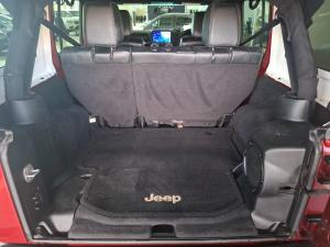 Jeep Wrangler Unlimited 3.6L Polar Edition - Image 15