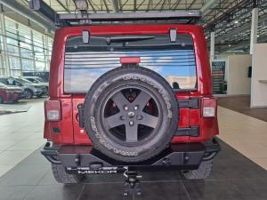 Jeep Wrangler Unlimited 3.6L Polar Edition - Image 4