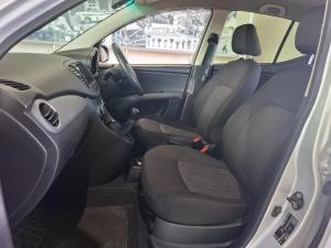 Hyundai i10 1.1 Motion - Image 10