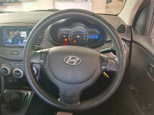 Hyundai i10 1.1 Motion - Image 12