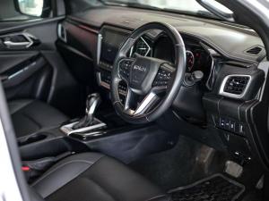 Isuzu D-Max 3.0TD double cab V-Cross - Image 11