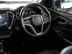 Isuzu D-Max 3.0TD double cab V-Cross - Image 14