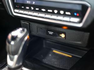 Isuzu D-Max 3.0TD double cab V-Cross - Image 15