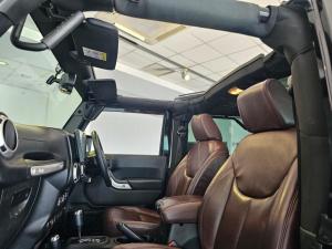 Jeep Wrangler 3.6L Polar Edition - Image 18