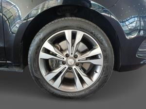 Mercedes-Benz V-Class V220d Avantgarde AMG Line - Image 15