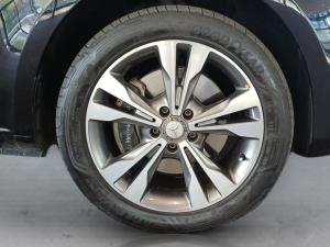Mercedes-Benz V-Class V220d Avantgarde AMG Line - Image 16