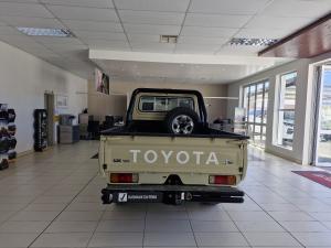 Toyota Land Cruiser 79 4.5D-4D V8 single cab LX - Image 5