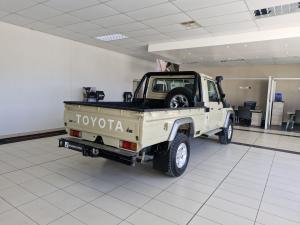 Toyota Land Cruiser 79 4.5D-4D V8 single cab LX - Image 2