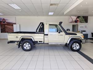 Toyota Land Cruiser 79 4.5D-4D V8 single cab LX - Image 3