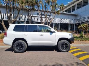Toyota Land Cruiser 200 4.7 V8 VX - Image 3