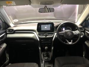 Toyota Urban Cruiser 1.5 XR manual - Image 6